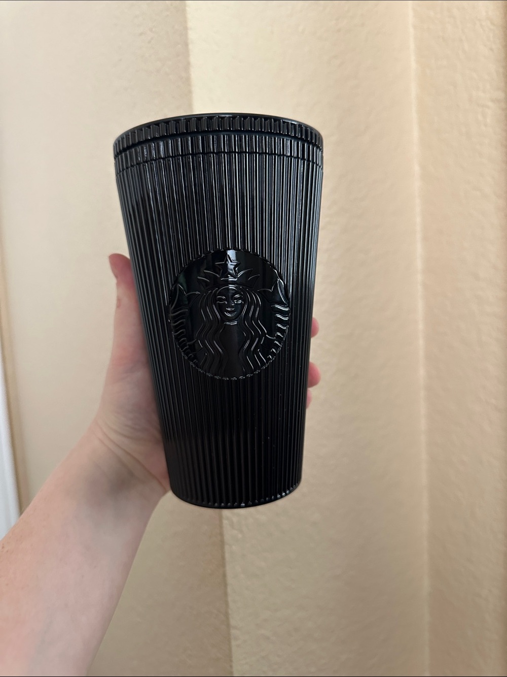 Black Pleated Metallic Plastic Cold Cup